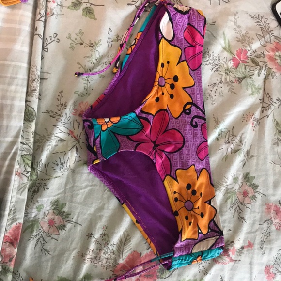 Bathing suit - Picture 3 of 3